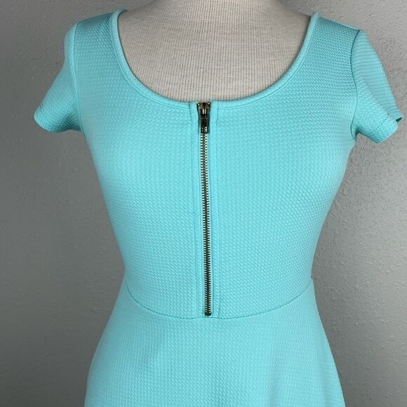 Iris Short Sleeve Stretch Dress EUC - Picture 2 of 7